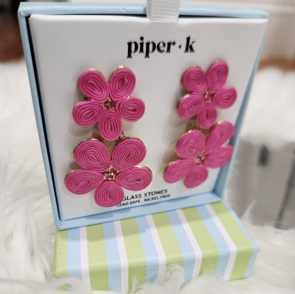 Piper K Jewelry - 🔹️Piper k  🔹️Pink Flower  Floral Glass Stone Embroided Raffia Drop Earrings